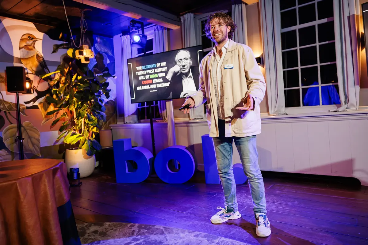 AI spreker op het podium